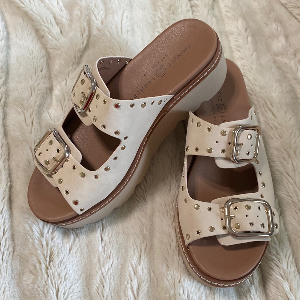 Chinese Laundry Surfs Up Tan and Gold Flatform